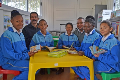 Laerskool kry mobiele bilioteek